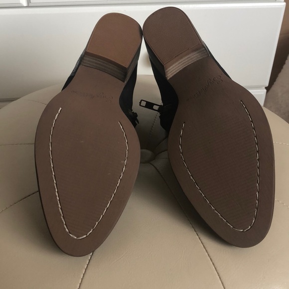 Booties - Picture 5 of 5